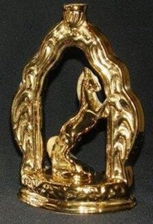 01-242 Подсвечник "Конь в арке"(золото) Н=22,5см. 1шт.